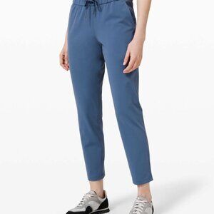 EUC lululemon On the Fly Pant Full-on Luxtreme 7/8 - Ink Blue